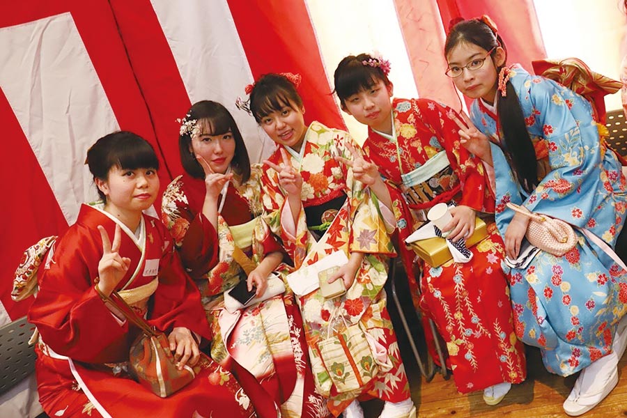 星槎全国同窓会「星友会」:仲間と、先生と、保護者の方と、地域の方で祝う、星槎オリジナルの成人式